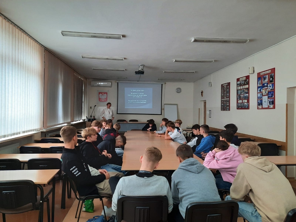 ec5b6fc2-3092-4395-9d81-5fefc307fe99(1).jpg